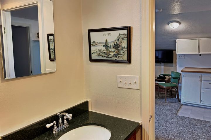 Room 33 of 103