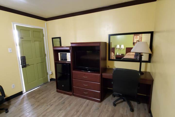 Room 11 of 14