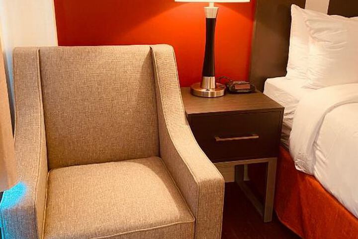 Room 5 of 12