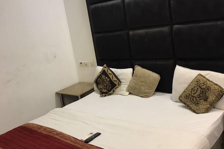 Room 13 of 22
