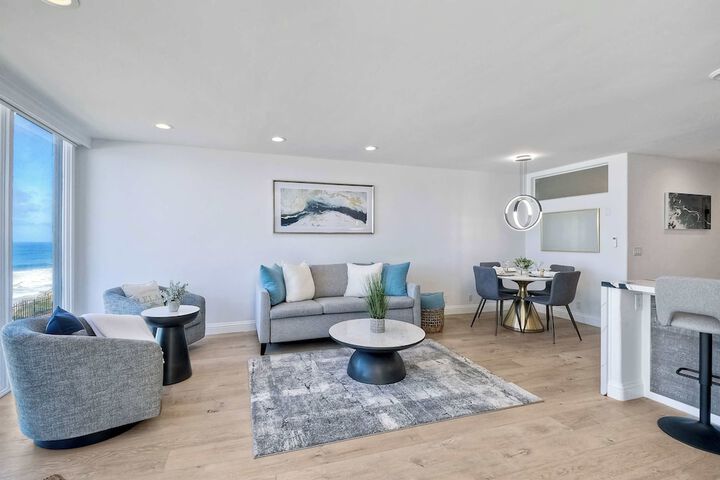 Solana Sunset Stunning Beachside Retreat for 4!