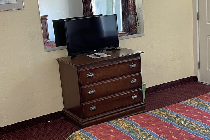 Room 25 of 28