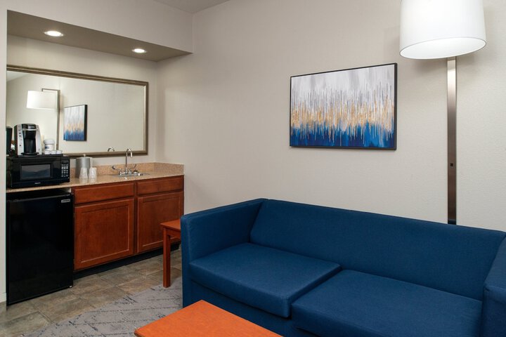 Holiday Inn Express Farmington - Bloomfield by IHG