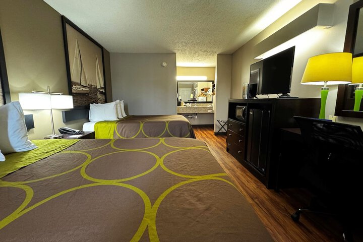 Super 8 by Wyndham Alexander City