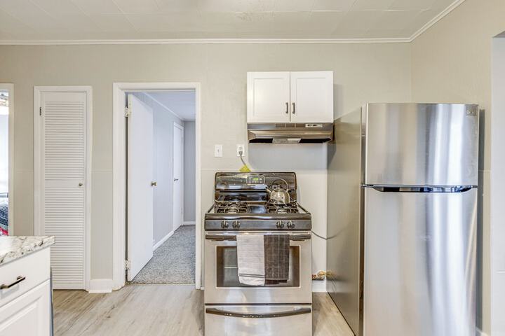 6 Mi to Dtwn Attractions: Buffalo Apartment!