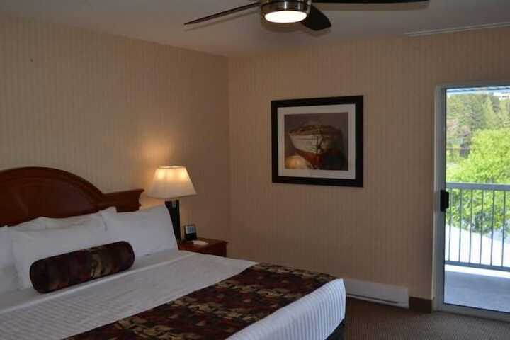 Inn on Long Lake
