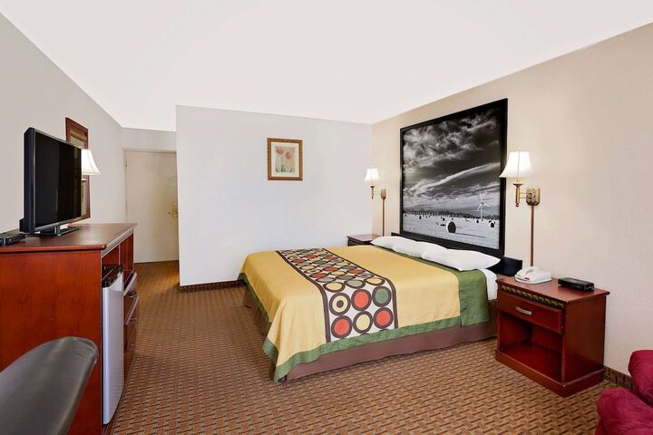 Room 10 of 16