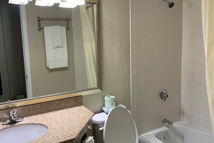 Room 17 of 24