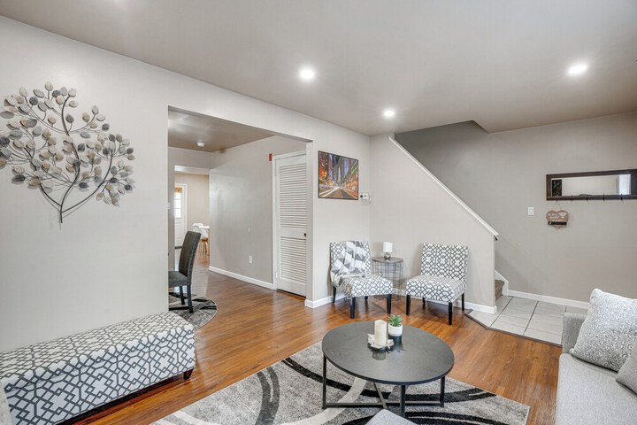 Charming Willow Grove Home w / Patio + Fire Pit!