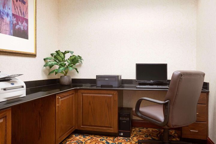 Business Center 24 of 25