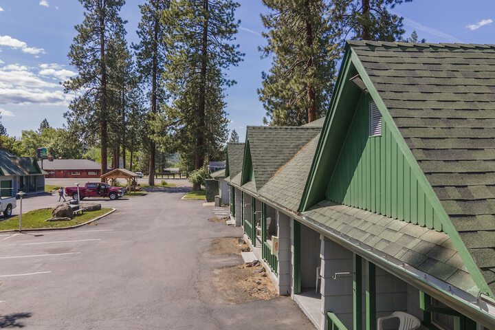 Green Gables Motel & Suites