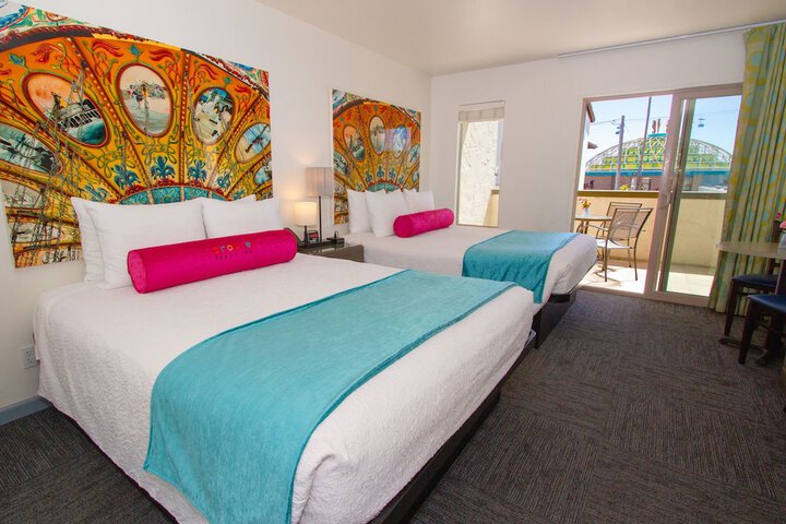 Carousel Beach Inn