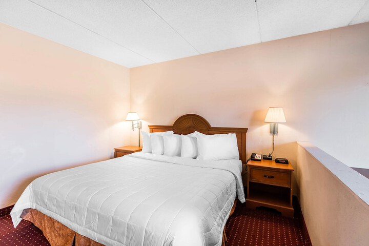 Room 8 of 34