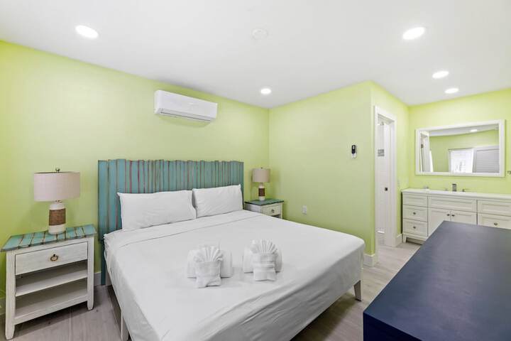 Room 32 of 62