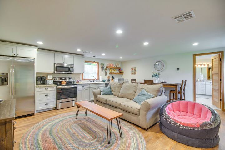 On-site Lake Access: Group Getaway in Afton