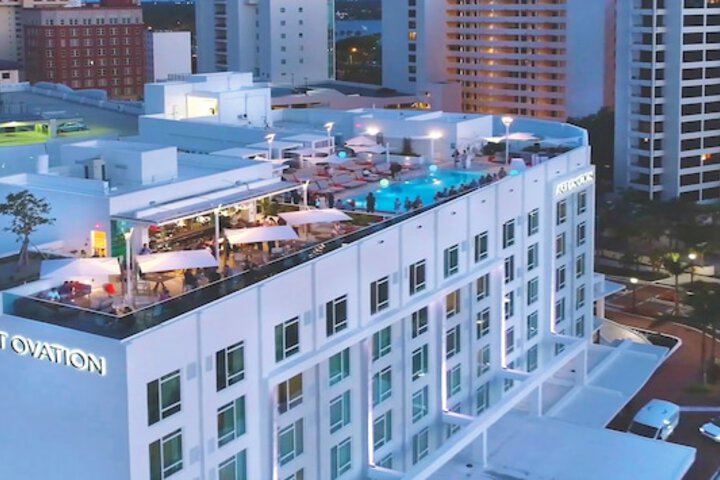 Art Ovation Hotel Autograph Collection