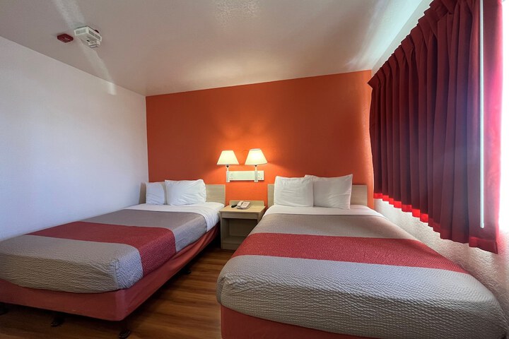 Room 21 of 37