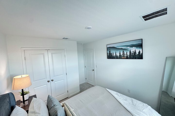 Modern 4BR New Home w Luxury Touches