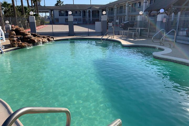 Sunrise Inn & Suites