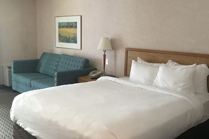 Room 13 of 18