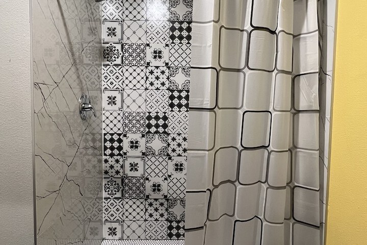 Room 17 of 18