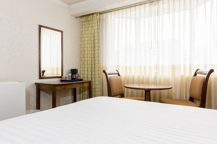 Room 8 of 32