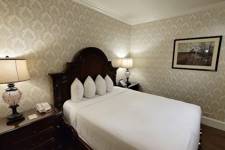 Room 21 of 104