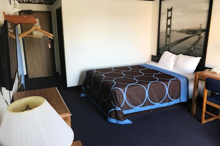 Room 14 of 24