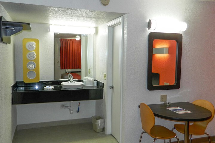 Room 22 of 39