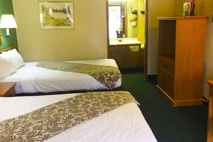 Room 17 of 28