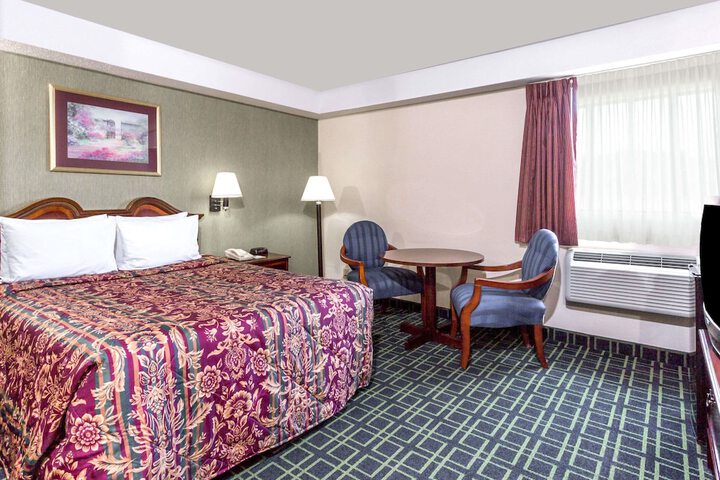 Room 7 of 13