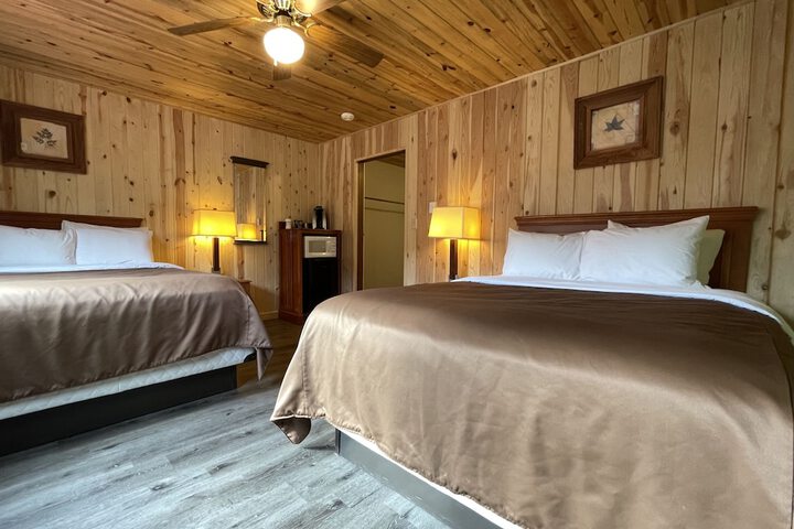 Four Seasons Lodge