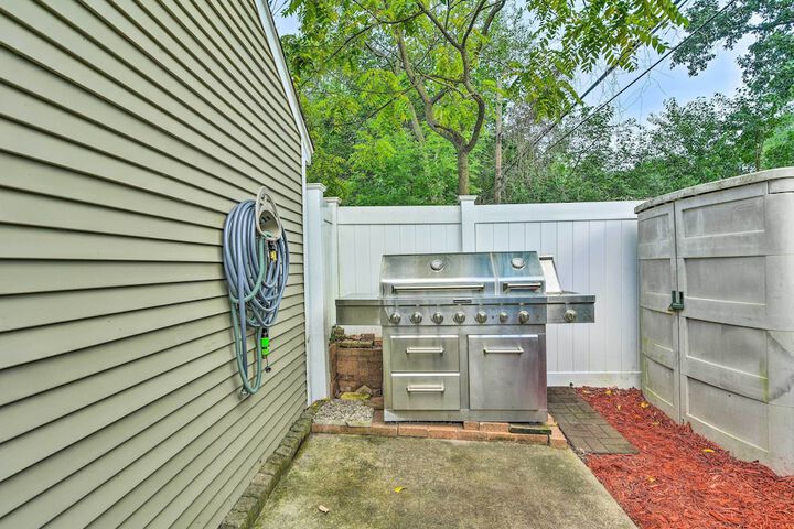 Pet-friendly Taylor Home w / Backyard Oasis!