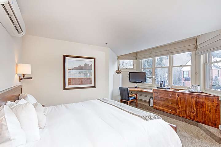 Room 73 of 93