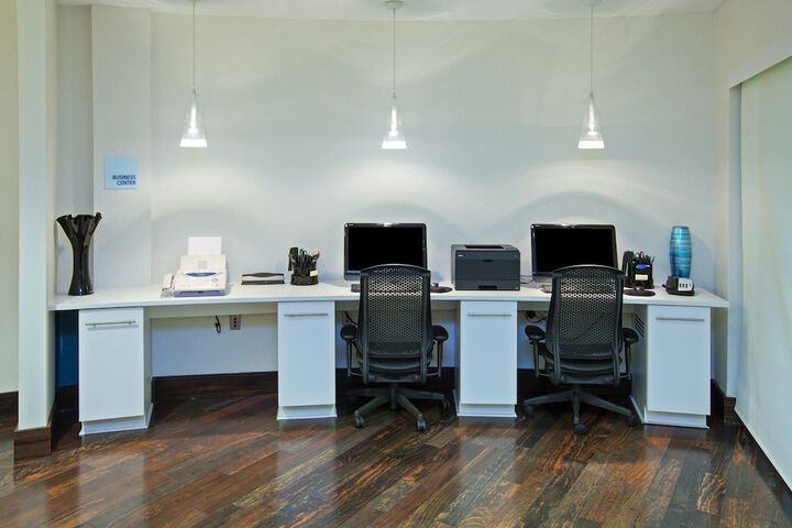 Business Center 32 of 32