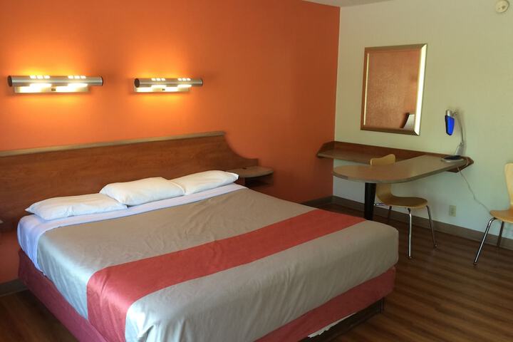 Room 18 of 37