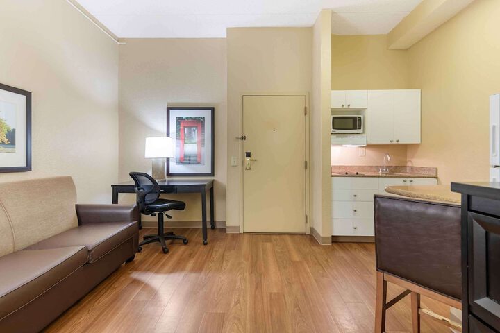 Room 11 of 28