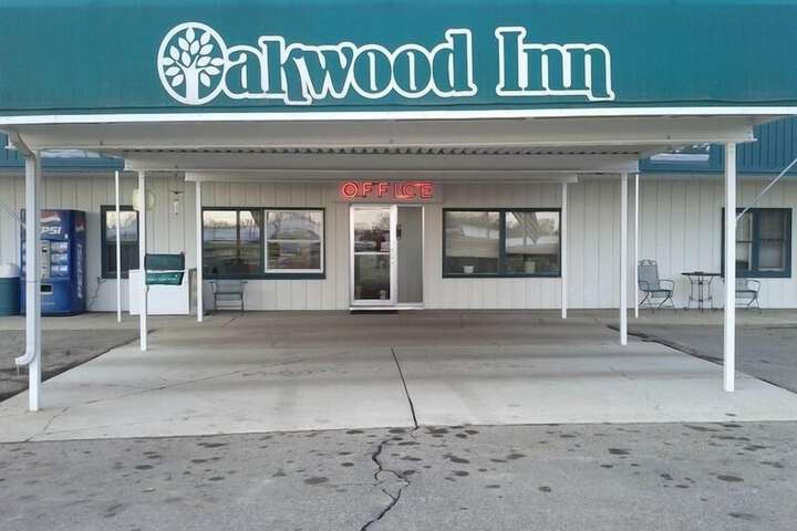 Oakwood Inn and RV Park
