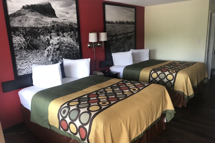 Room 16 of 28