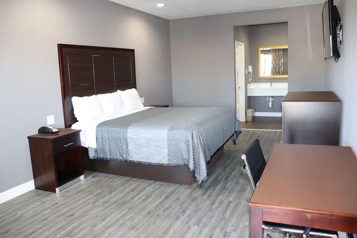 Room 18 of 33