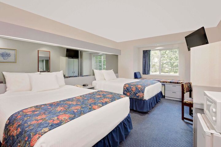 Room 4 of 16