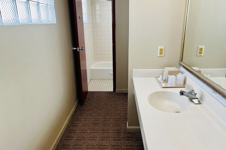 Room 16 of 25