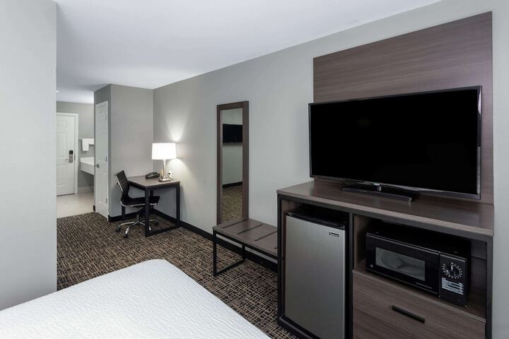 Room 33 of 57
