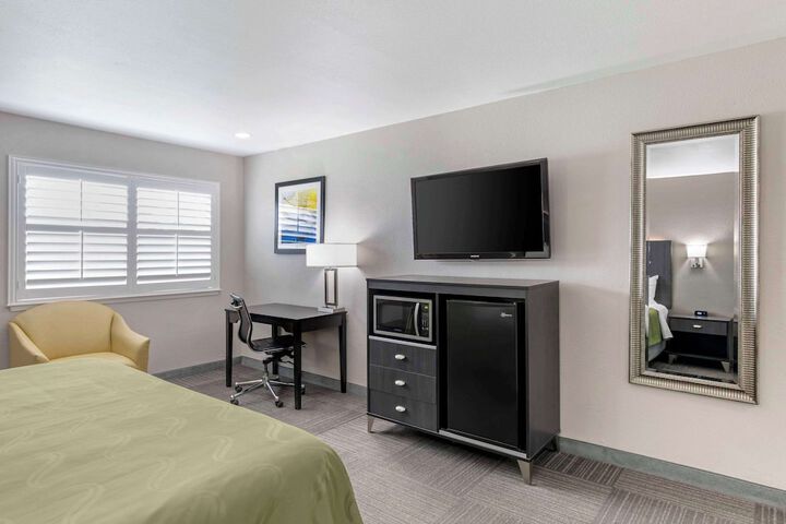Room 25 of 33