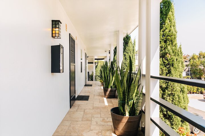 Laguna Cove Hotel