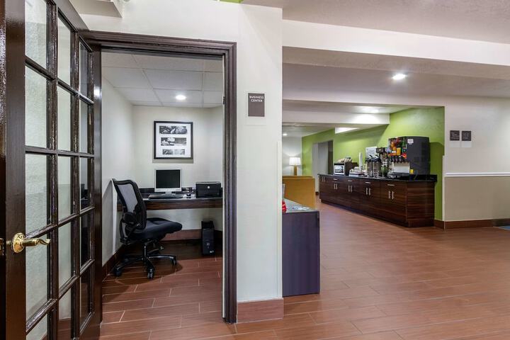 Business Center 44 of 45