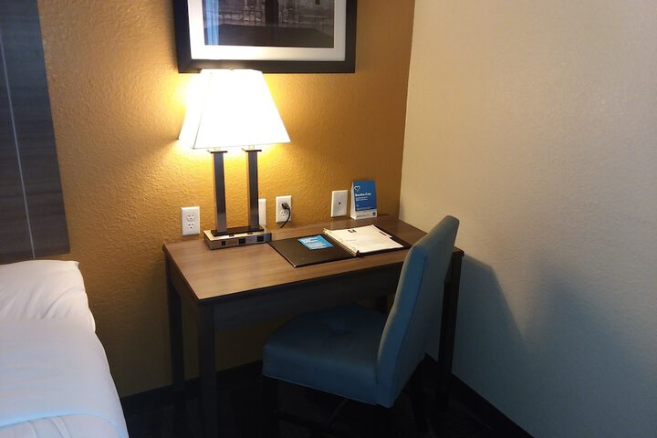 Room 27 of 38