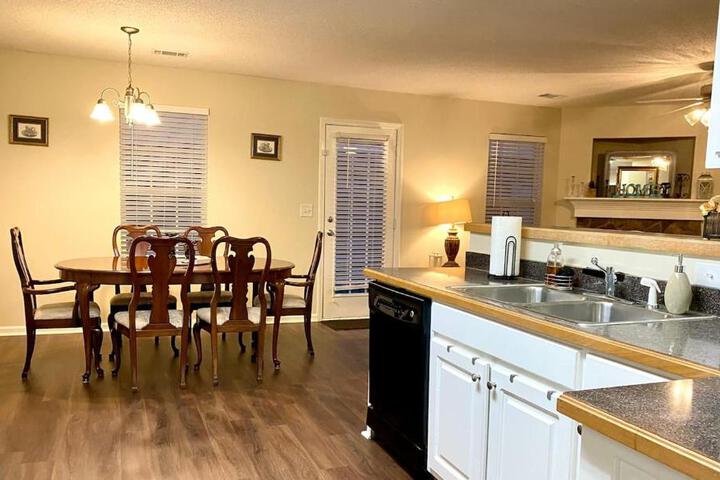 Spacious & comfy home in ultra-convenient location 2025 Traveller Award Winner
