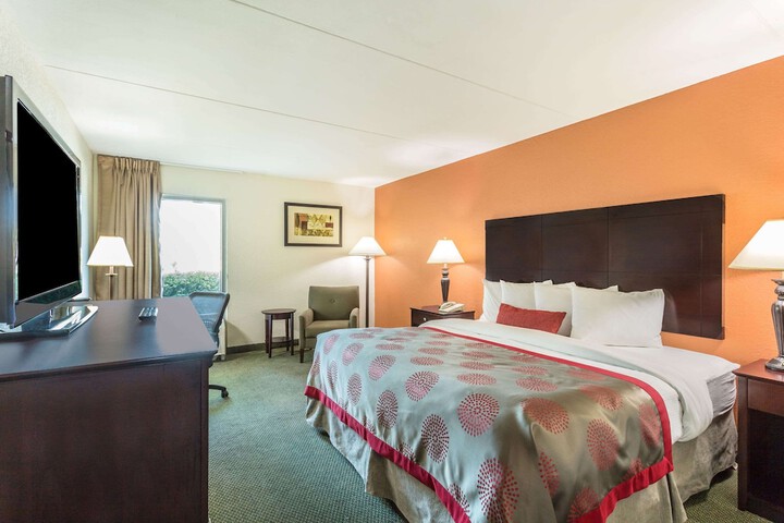 Room 13 of 30