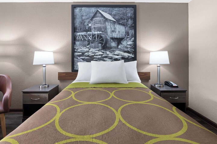 Room 15 of 33